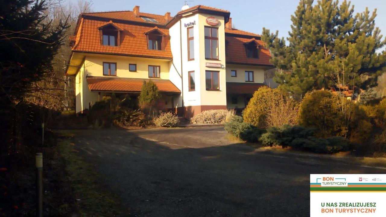 Hotel Twardowski Glogoczow Bagian luar foto
